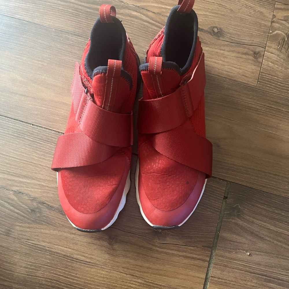 Sorel Women’s Kinetic Sneak Sneakers 7.5  Red